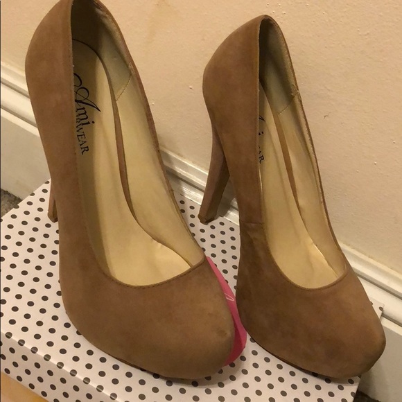 Nude suede platform pumps, great condition. - Picture 2 of 4